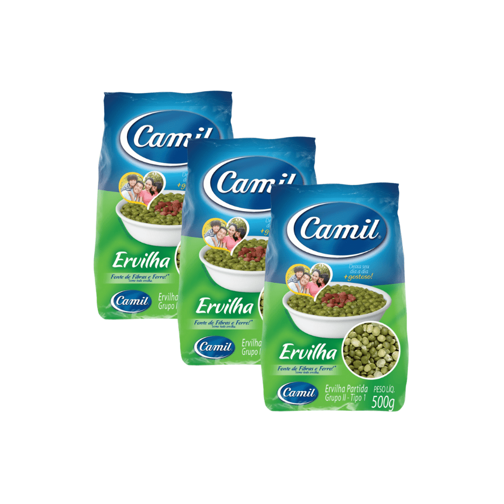 Kit com três pacotes plásticos de 500g de Ervilha Partida Camil. As embalagens são predominantemente azuis e verdes e exibem uma tigela com ervilhas cozidas ao lado de uma família, destacando a frase "Fonte de Fibra e Ferro".