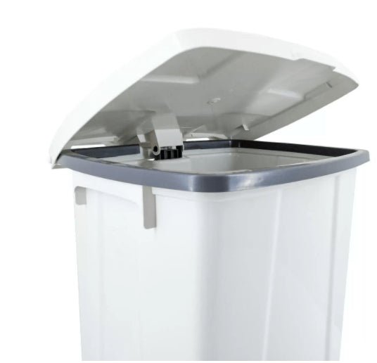 Lixeira 30L branca quadrada com pedal para clínicas, hospitais, condomínios, cozinha, restaurantes P30 JSN - e - dona