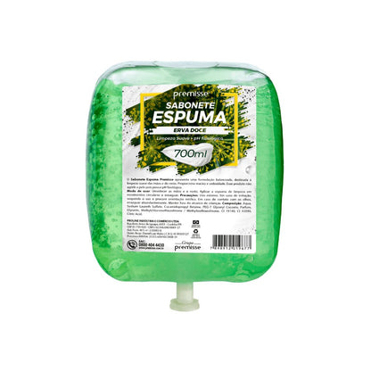 Embalagem plástica flexível e transparente contendo 700ml de sabonete líquido de coloração verde vibrante. O rótulo central apresenta ilustrações de ramos de erva-doce em fundo amarelo e destaca o nome "Sabonete Espuma Erva-Doce" com a promessa de limpeza suave e pH fisiológico. A parte inferior do rótulo contém instruções detalhadas de uso, precauções, composição e informações do fabricante.