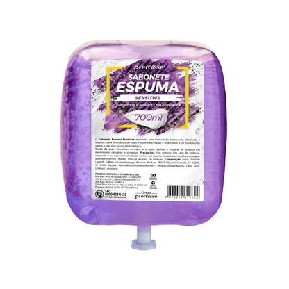 Refil de 700 ml de Sabonete Espuma Premisse Sensitive, um sabonete líquido roxo destinado a ser usado em dispensers. O rótulo branco e roxo destaca a fragrância Lavanda, a característica Suavidade e Nutrição, e que o produto é pH fisiológico.